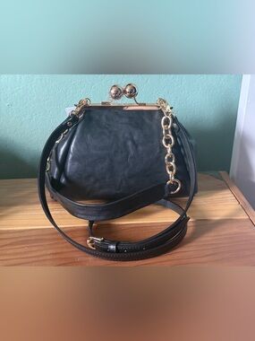 Laurie’s Collection Genuine Leather Kisslock Frame Bag Black Gold Chain
